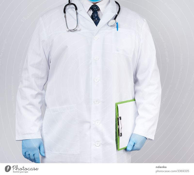 männlicher Arzt im weißen Kittel Gesundheitswesen Behandlung Medikament Arbeit & Erwerbstätigkeit Krankenhaus Mensch Mann Erwachsene Hand Krawatte Handschuhe
