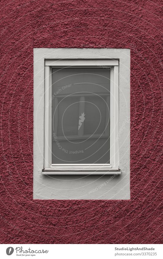 Weißes Fenster mit Reflexion Lifestyle Haus Stadt Gebäude Architektur Fassade dunkel einfach modern neu Sauberkeit rot weiß Wand Europa Europäer Stockholm