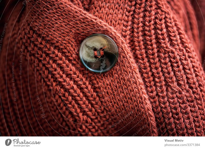 Strickjacke aus Naturwolle Design Winter Industrie Mode Bekleidung dick natürlich rot Geborgenheit bequem Farbe texturiert Oberfläche Strickwaren stricken