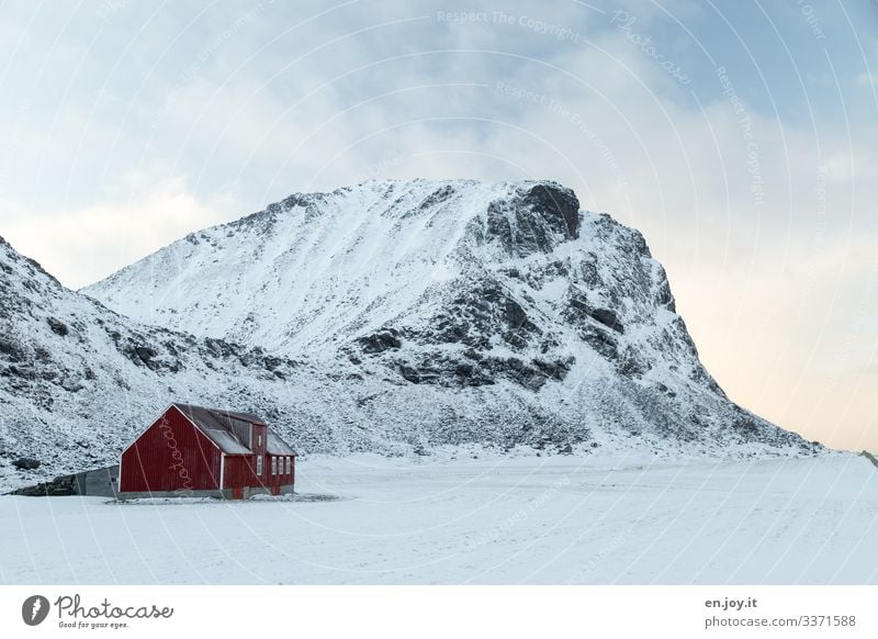 Schafstall Ferien & Urlaub & Reisen Winter Schnee Natur Landschaft Wolken Eis Frost Felsen Berge u. Gebirge Schneebedeckte Gipfel Norwegen Skandinavien Lofoten
