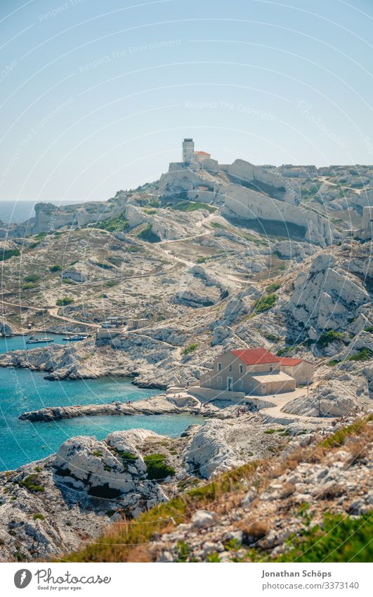 Festung auf Insel vor Marseille Sonnenlicht Licht Tag Textfreiraum oben Frankreich heiß Süden Farbfoto Südfrankreich Meer Mittelmeer Gesteinsformationen
