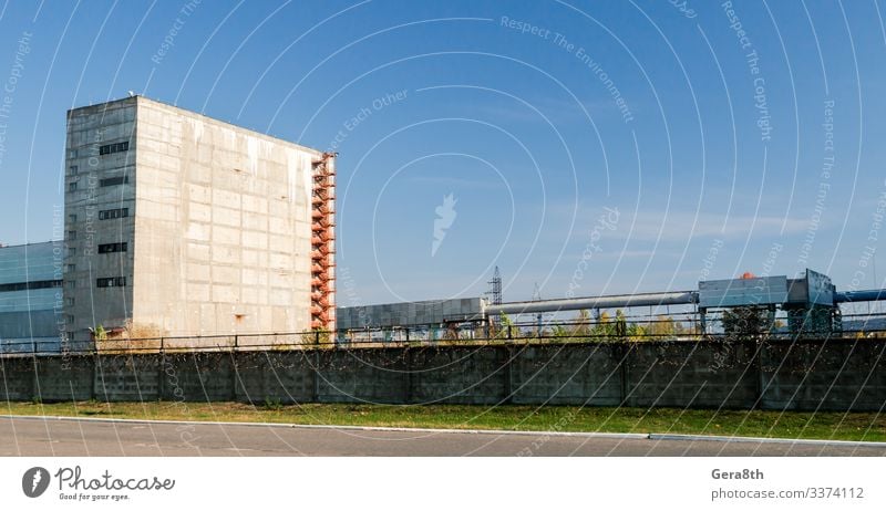 Gebäude für die Lagerung von hohem Atommüll in Tschernobyl Ferien & Urlaub & Reisen Tourismus Ausflug Pflanze Himmel Wolken Herbst Gras Straße bedrohlich blau