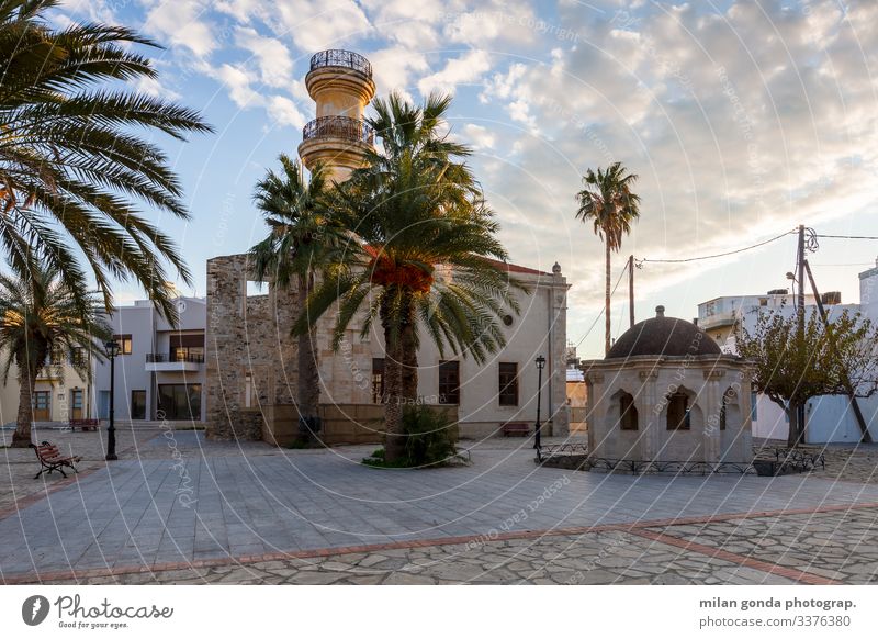 Moschee in Ierapetra, Kreta. Europa mediterran Griechenland Crete Lasithi Stadt Quadrat Straße Stadtbild Architektur Springbrunnen Palmen Handflächen Ottoman