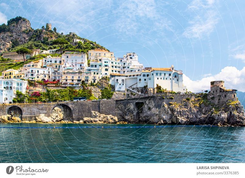 Panoramablick auf die Küste von Amalfi, Italien Ferien & Urlaub & Reisen Tourismus Sommer Strand Meer Insel Berge u. Gebirge Haus Natur Landschaft Hügel Dorf
