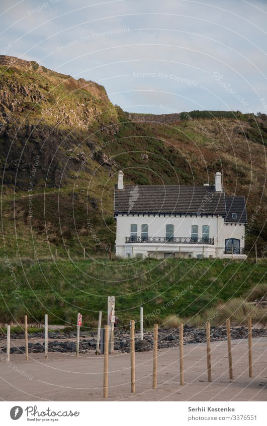 Strandhaus Hausbau fallen Republik Irland Nordirland Landschaft Farbfoto Ferien & Urlaub & Reisen Tag Außenaufnahme