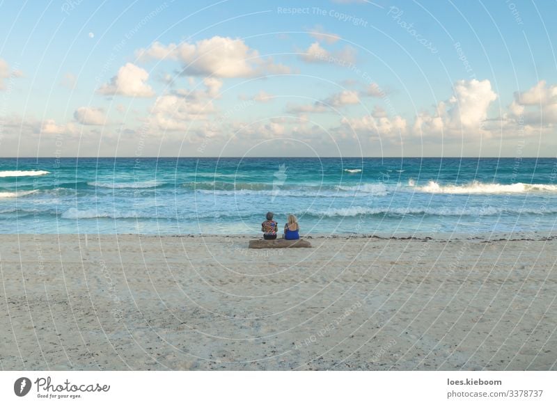 sunset beach chat Ferien & Urlaub & Reisen Tourismus Ferne Sommer Sonne Strand Meer Wellen Mensch Frau Erwachsene 45-60 Jahre Natur Sand Wasser Wolken Mond