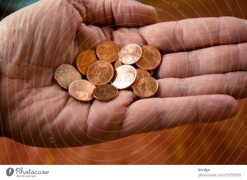 Eine Handvoll Cent-Münzen Geldmünzen Mensch Metall festhalten Armut handvoll Centmünzen Münzgeld Handfläche viele Senior Kleingeld Kapitalwirtschaft rente
