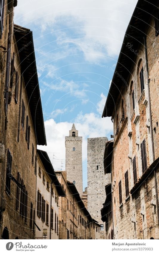 Ferien & Urlaub & Reisen Tourismus Ausflug Sightseeing Städtereise Architektur San Gimignano Toskana Italien Europa Altstadt Burg oder Schloss Turm Gebäude