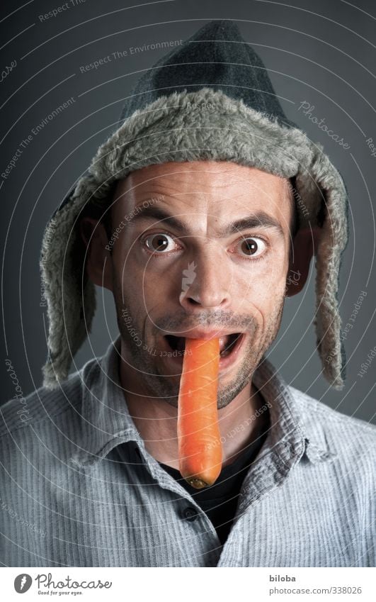 Gut für die Augen Gemüse Möhre Mensch maskulin Gesicht 1 grau orange Gesundheit Humor Hase & Kaninchen augenfutter Ironie Farbfoto Studioaufnahme Kunstlicht
