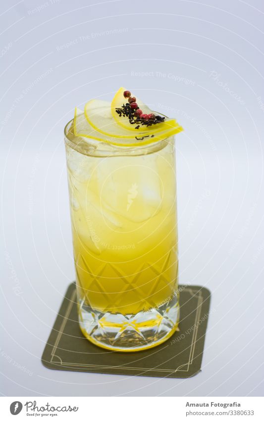 Cocktails sind köstlich Getränk trinken Erfrischungsgetränk Alkohol Spirituosen authentisch außergewöhnlich gut Glas Pub Bar Farbfoto Innenaufnahme