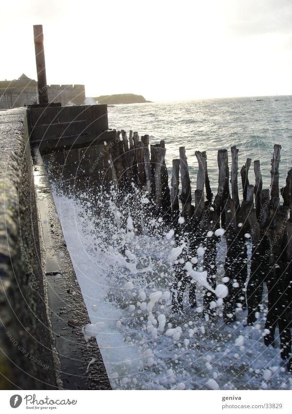Wasser an die Wand Meer Wellen Flut Sonne Staint-Malo