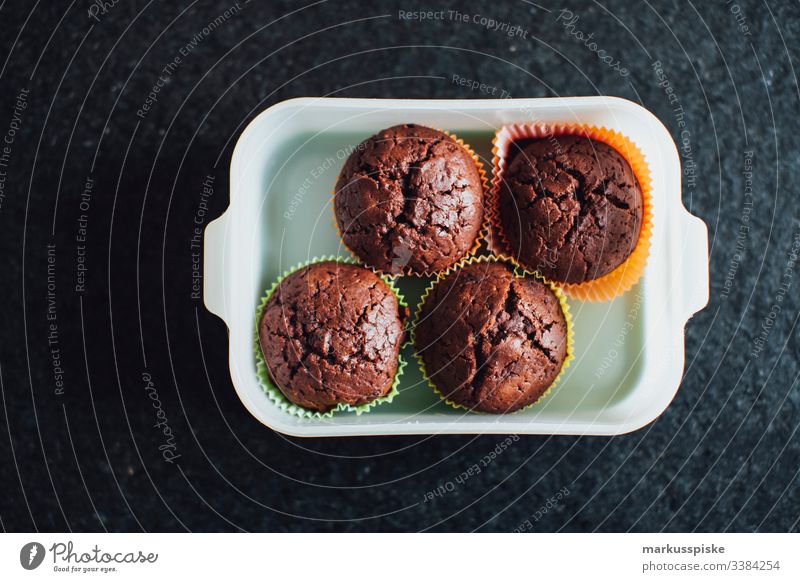 selbstgebackene Schokoladen Muffins Süßspeise Kuchen Nachtisch Dessert süß schokoladig homemade handcraft Verpackung