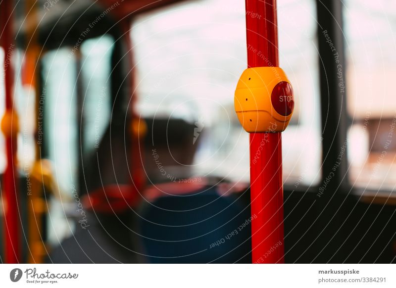 Öffentlicher Personennahverkehr Bus Busfahren Mobilität mobil Nahverkehr transport stoppen Knopf Alarm Haltestelle