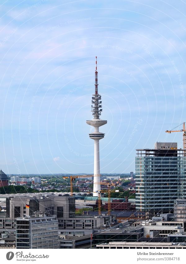 Heinrich-Hertz-Turm in Hamburg Gebäude Fernsehturm Architektur Bauwerk Sehenswürdigkeit Stadtzentrum Skyline Großstadt Hafenstadt Aussichtspunkt Wahrzeichen