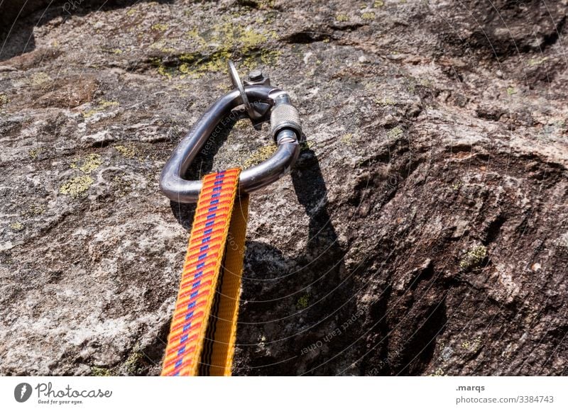 Lebensversicherung Karabinerhaken Seil Klettern Freeclimbing Felswand Sicherheit Versicherung Vertrauen