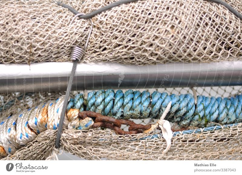 Fischernetz Außenaufnahme blau Tag Menschenleer Detailaufnahme Schnur Seil Nahaufnahme Farbfoto Strukturen & Formen durcheinander Fischereiwirtschaft