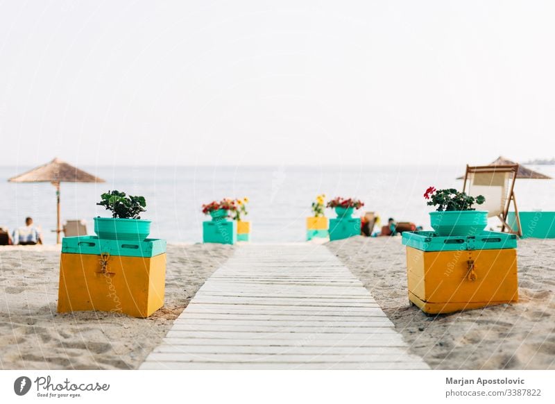 Strandeingang mit Blick auf das Meer schön Betten Küste Küstenlinie farbenfroh Dekoration & Verzierung Eingang Eingabe Europa exotisch Möbel Griechenland
