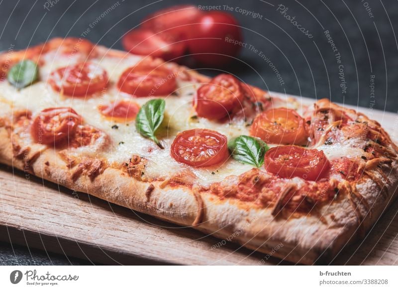 Ciabatta mit Tomaten, Käse und Basilikum ciabatta käse Cherrytomaten cherry mozzarella baguette backen pizza italien frisch zubereitung küche gewürz