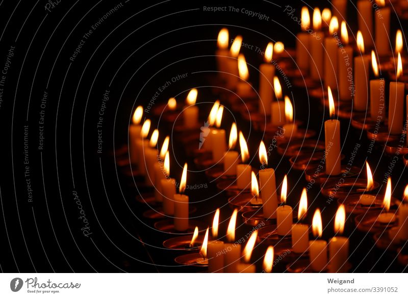 Kerzen Glaube Kirche Meditation Spiritualität dunkelheit beten Trauer Hoffnung