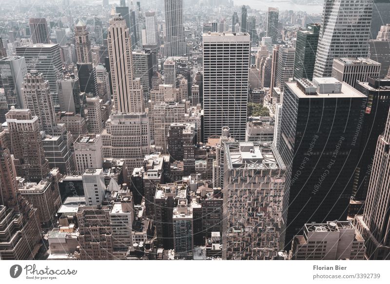 Blick über Manhattan Hochhaus Stadt Megacity New York City urban melting pot Beton Betonwüste USA Skyline Stadtleben Amerika Freiheit ästhetisch Wirtschaft