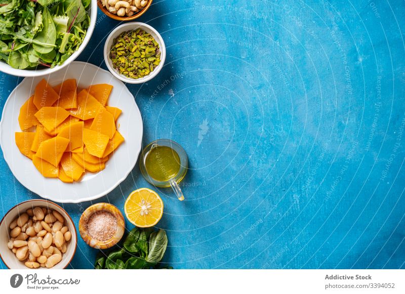 Verschiedene Zutaten für ein gesundes veganes Gericht Speise Bestandteil Veganer Koch Küche frisch Gesundheit sortiert Lebensmittel Vorbereitung heimwärts