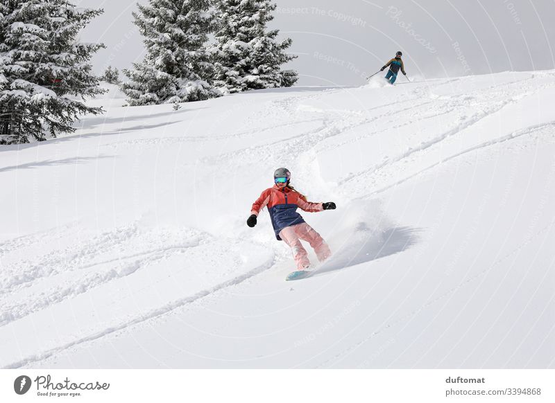 Abfahrt, Board vs. Ski Snowboard Mädchen Snowboarding Sport Wintersport Berge u. Gebirge Freestyle Pulverschnee abwärts Skipiste Tiefschnee Winterurlaub