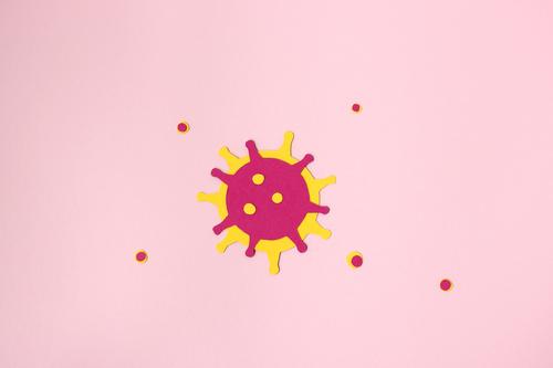 Corona Virus Illustration Coronavirus Papier Nahaufnahme abstrakt Bakterien Hintergrund rosa Medizin Forschung Wissenschaft Gesundheitswesen Labor Farbfoto
