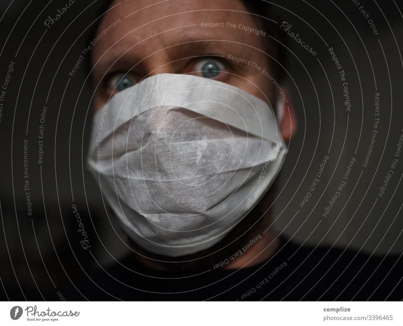 Angst vor dem Virus | Mann mit Mundschutz Corona virus coronavirus grippe mundschutz medizin influenza grippevirus ansteckung gefahr epedemi Epidemie