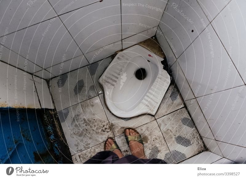 Eine Outdoor Toilette Mit Planen Geschutzt Draussen Im Wald Camping Ferienlager Plumpsklo Klo Ein Lizenzfreies Stock Foto Von Photocase