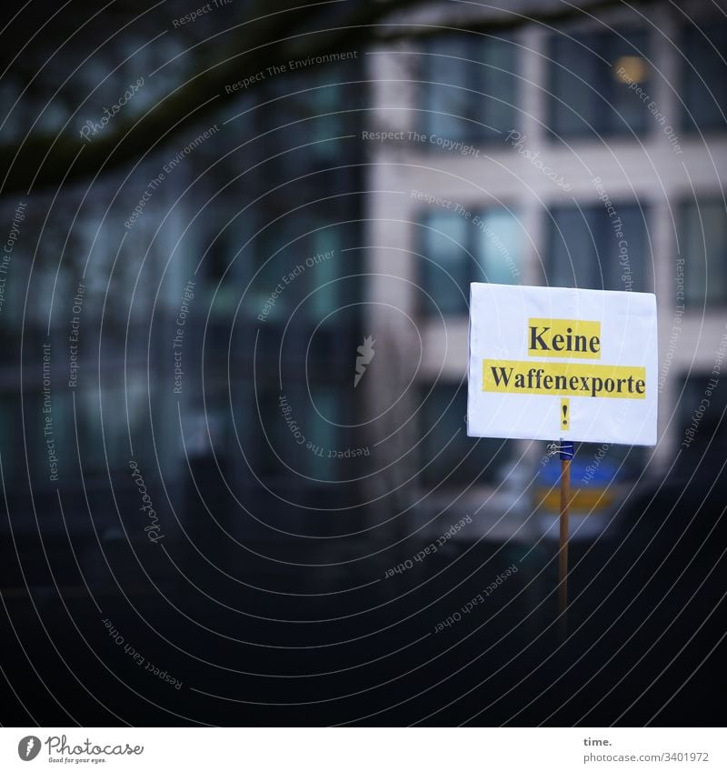 Verbotsangebot demonstration protest klimaschutz plakat hamburg hochhaus tageslicht mahnung Fridays for future fridaysforfuture ast kreativ sinnbild verderben