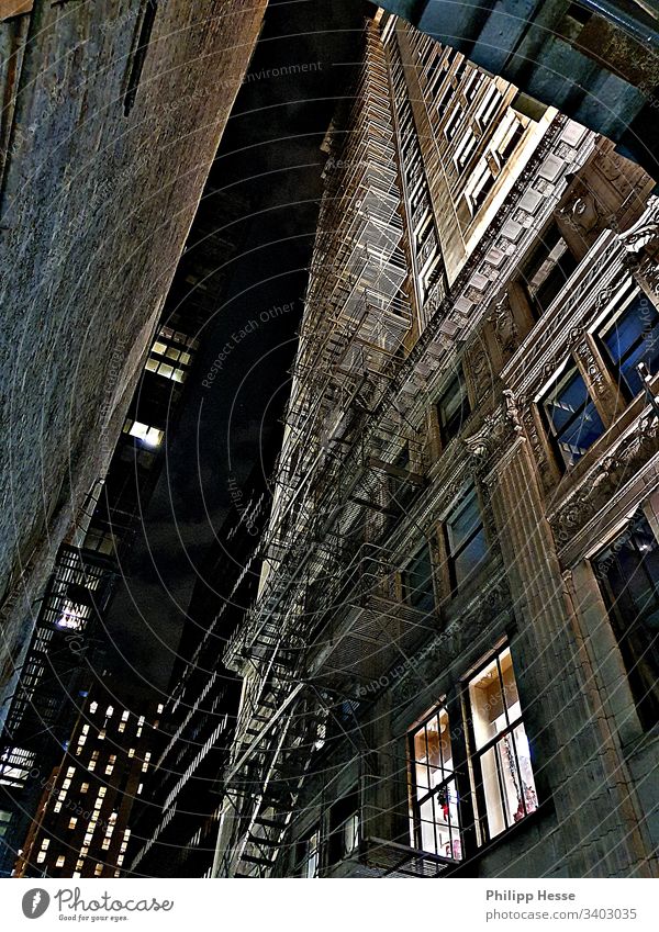 Feuertreppe Chicago windige Stadt Wolkenkratzer Stadt bei Nacht Architektur Nachtaufnahme Nightcrawler Stadtlicht