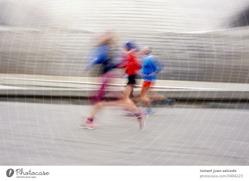 Menschen auf der Straße in der Stadt Bilbao Spanien, gesundes Leben rennen laufen Marathon Läufer Joggen Aktion Fitness Person menschlich Sport Übung