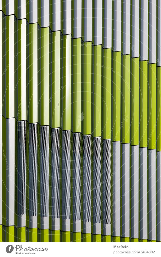 Fassade lamellen fassade aluminiumblech aluminiumbleche fassadenverkleidung senkrecht grün architektur niemand textfreiraum