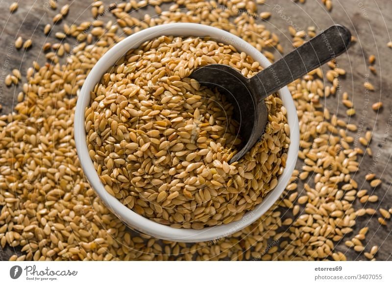 Goldene Leinsamen Ackerbau Gerste Schalen & Schüsseln braun Buchweizen Müsli trocknen Lebensmittel Korn Grütze Gesundheit Haufen Bestandteil vereinzelt