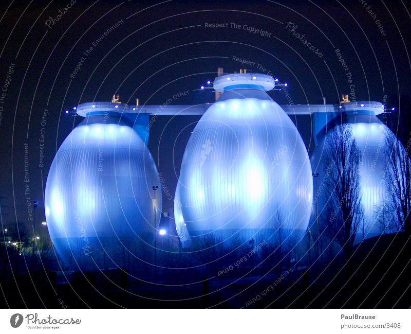 Ostereier Nacht Langzeitbelichtung Industrie Wasser blau