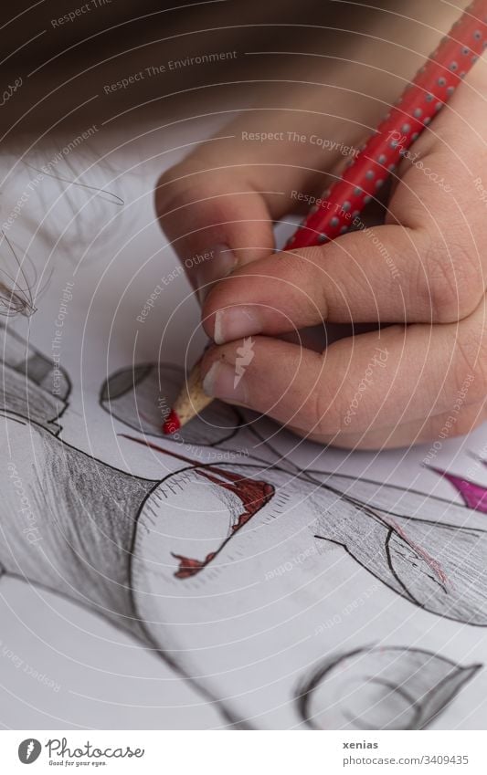 Hand eines Teenagers zeichnet ein Zombie / Bäh! Zeichnung Buntstift rot Kreativität zeichnen Grafik u. Illustration Finger malen Entwurf Freizeit & Hobby Auge