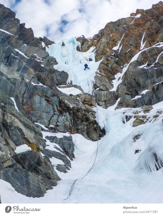 Seilschaft | im gefrorenen Wasserfall Eis Frost Schnee Winter Klettern Eisklettern Natur Gletscher weiß Alpen Tag Berge u. Gebirge Bergsteigen Außenaufnahme