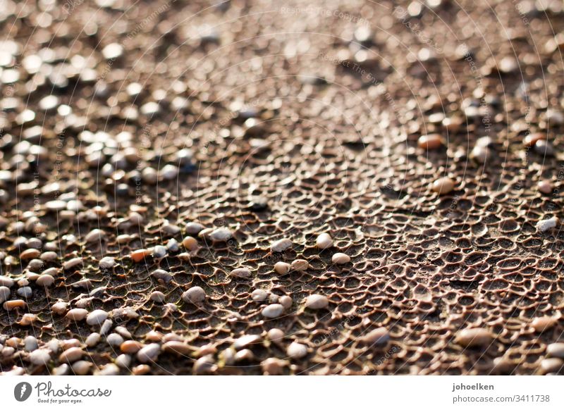 Kieselsteine im Sonnenlicht Wege & Pfade Muster Kulen Steine Textfreiraum oben Außenaufnahme Schotterweg entspannung Leere unperfekt