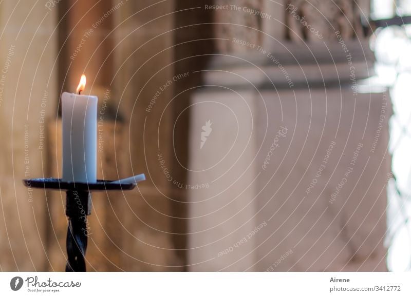mehr Licht | in alle Ewigkeit Religion & Glaube Kirche Kerzen Kerzenlicht Andacht Altar Flamme Kerzenständer Kircheninnenraum beten Gebet Christentum Gott