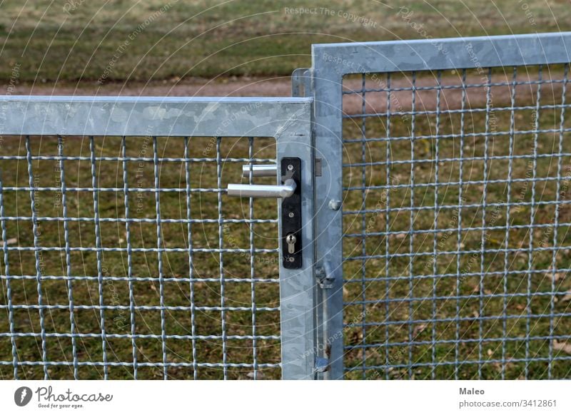 Metallgittertor mit internem Schloss und Griff Gate Stahl Zaun Vorhängeschloss Sicherheit anketten Link bügeln ineinander greifen Draht Eingang aufbewahren