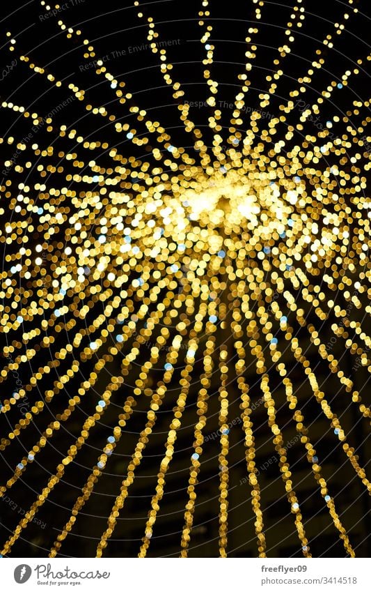 Unscharfe Bokeh-Textur von der Weihnachtsbeleuchtung abstrakt verschwommen glitzernd hell gold Hintergrund Weihnachten Unschärfe Licht glänzend Feiertag Glanz