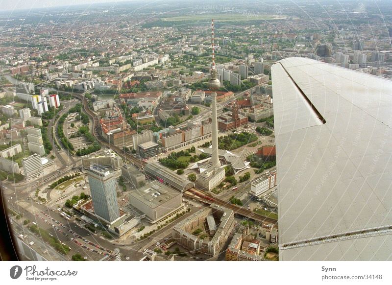 Berlin aus der Luft Luftaufnahme Berlin-Mitte Rundflug Rosinenbomber Berliner Fernsehturm