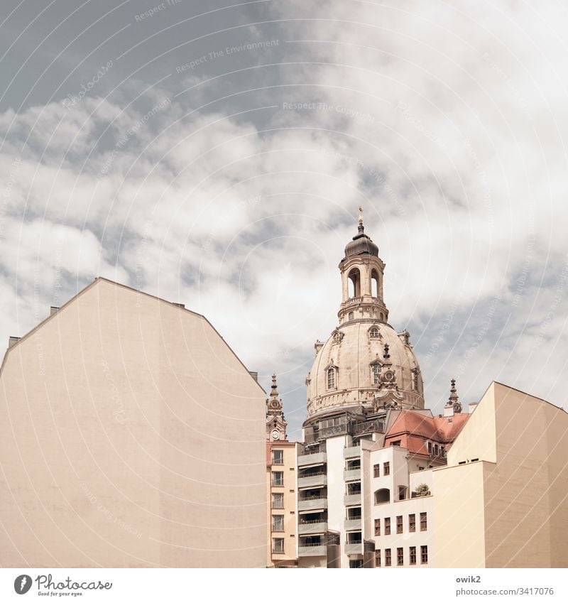 Himmel über Dresden Frauenkirche Kirchturm Kirchturmspitze Religion & Glaube Außenaufnahme Architektur Bauwerk Menschenleer Farbfoto Sehenswürdigkeit