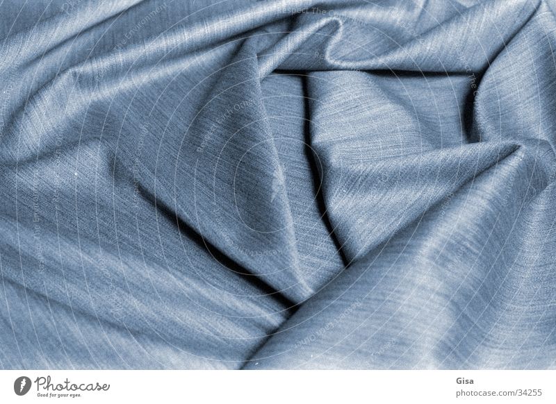 Falten 1 Faltenwurf Stoff Schurwolle Material Textilien weich Industrie Trapierung blau