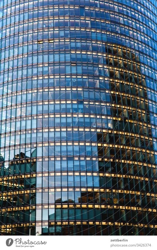 Glasfassade abend architektur berlin büro city deutschland dämmerung froschperspektive hauptstadt haus himmel hochhaus innenstadt mitte modern neubau platz