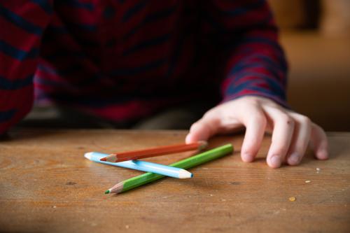 Stifte schreiben Homeschooling Grundschule Schule malen stifte buntstifte zeichnen Grundschulkind