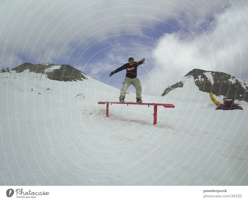 Rail`n`Roll Snowboard Freestyle Winter Stil Sport Schnee Jibben Slide Snowboarding Snowboarder Trick rutschen Sliden Gleichgewicht Körperhaltung Kettenfahrzeug