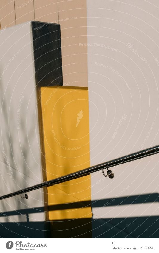 wand und handlauf Wand Handlauf Treppe gelb Beton Architektur eckig Metall aufwärts Mauer Menschenleer Strukturen & Formen Farbfoto Außenaufnahme abstrakt