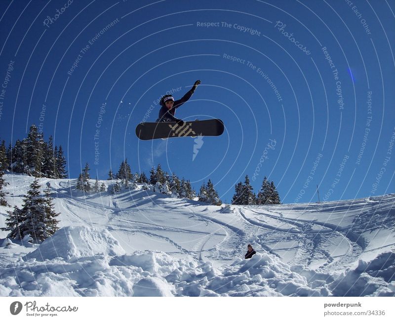 Big Air Style Snowboard Freestyle Winter Aktion springen Sport Schnee Sonne Gesichtsausdruck berühren Snowboarder Snowboarding Körperhaltung Blauer Himmel