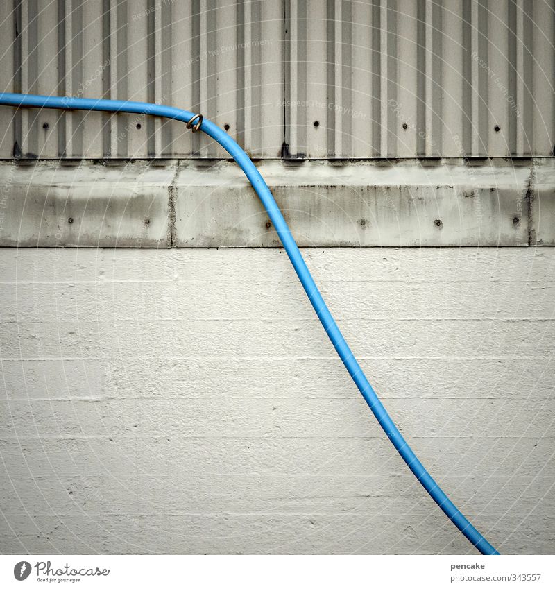 total blau | in verbindung bleiben | Rømø Kabel Technik & Technologie Gebäude Mauer Wand Fassade Zeichen grau ästhetisch kalt Kommunizieren Teamwork Ziel